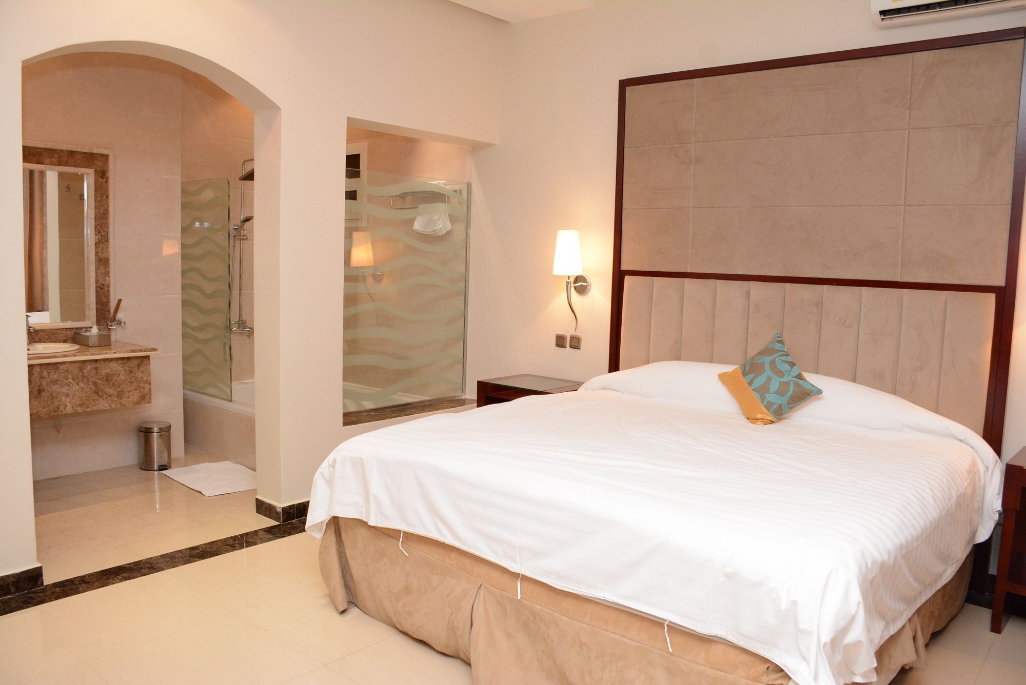 Topaz Furnished Apartments Riade Exterior foto